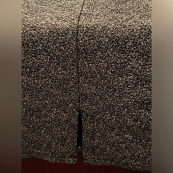 TORRID SKIRT SIZE:1 WAIST:19” LENGTH:24” This skirt has a lot of stretch to it. - Picture 7 of 13